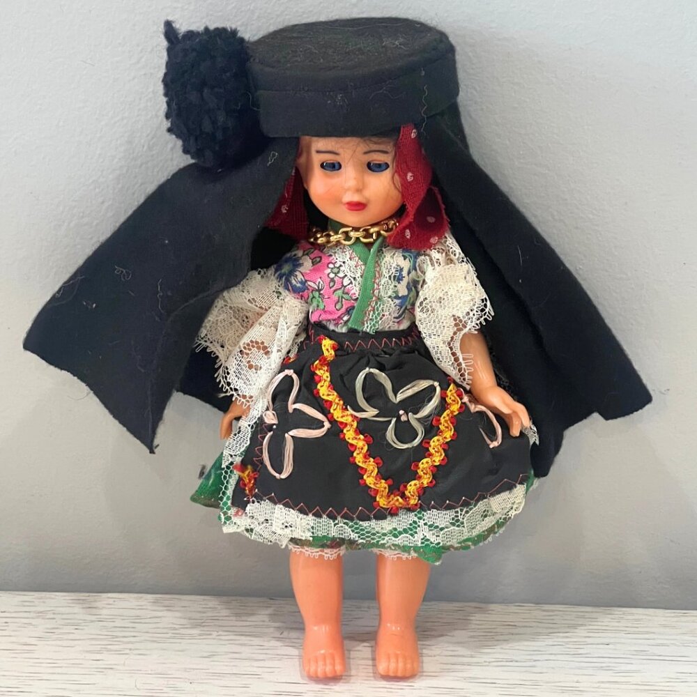 Vintage 1950's Italian 8" Sleepy Eyes Sardinian Souvenir Girl Doll Italy Pom Hat